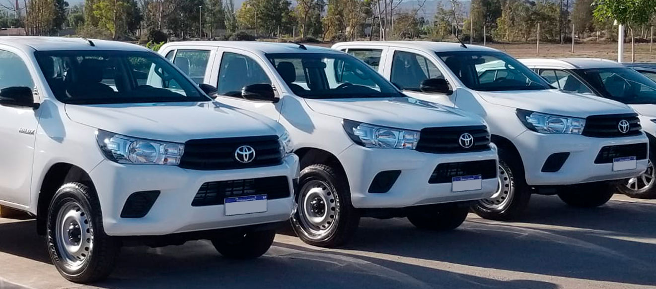 Aquiler camioneta Toyoya Hilux en Mendoza